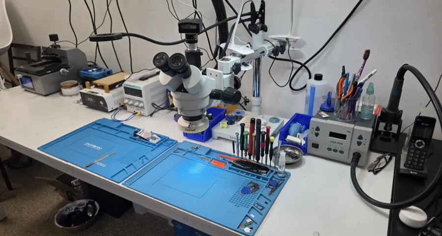 Repair workbench with tools